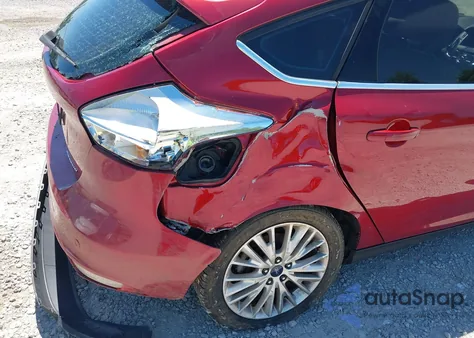 2017 Ford Focus Titanium z USA, uszkodzony, nr VIN 1FADP3N2XHL291454